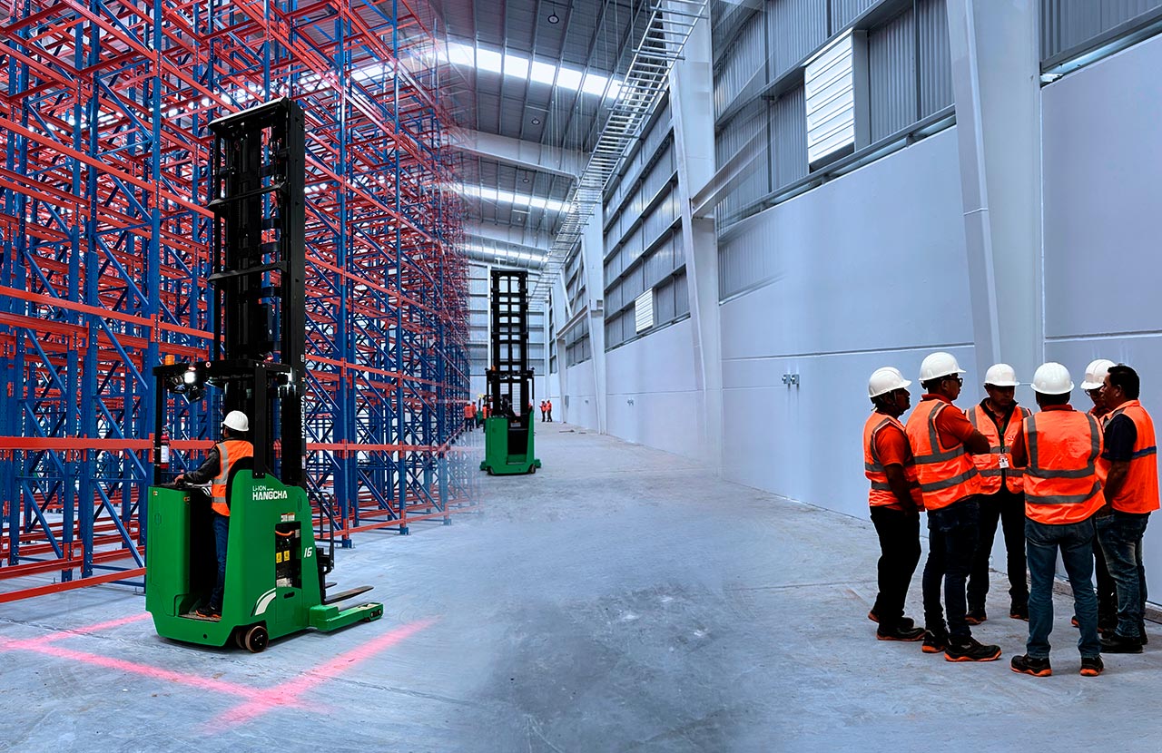 Trabajador profesional con tablet